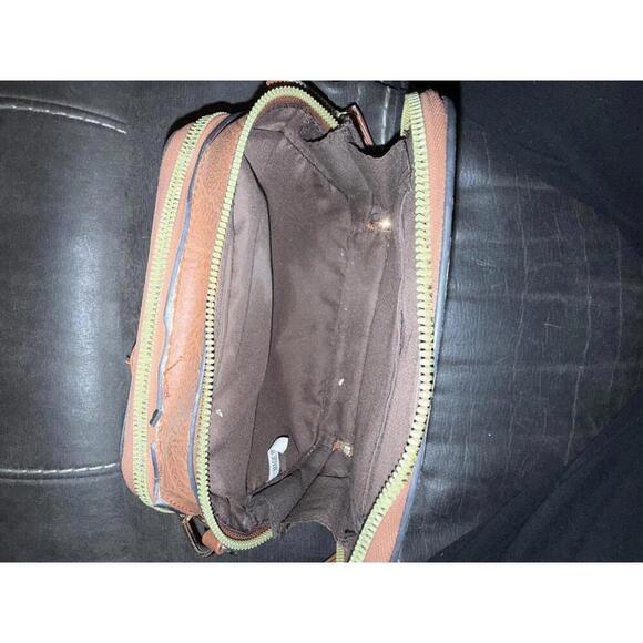 Stylish Embossed Crossbody Bag - Picture 6 of 7